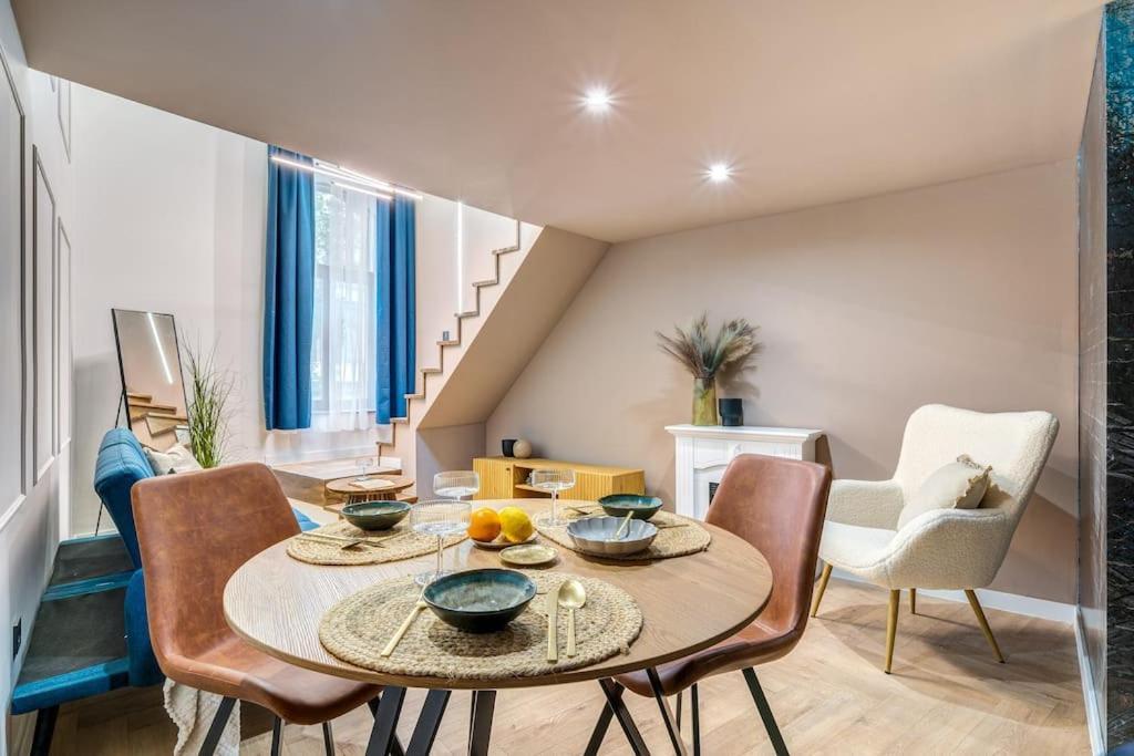 Modern Oasis In Roekk Street By Newave *